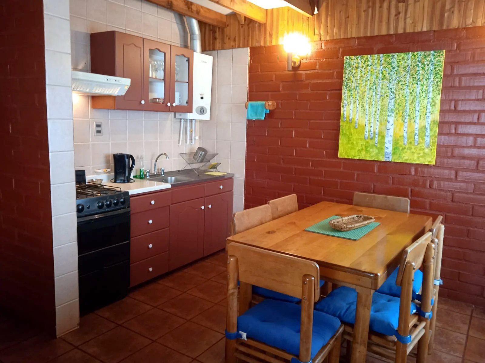 Cocina y comedor equipados