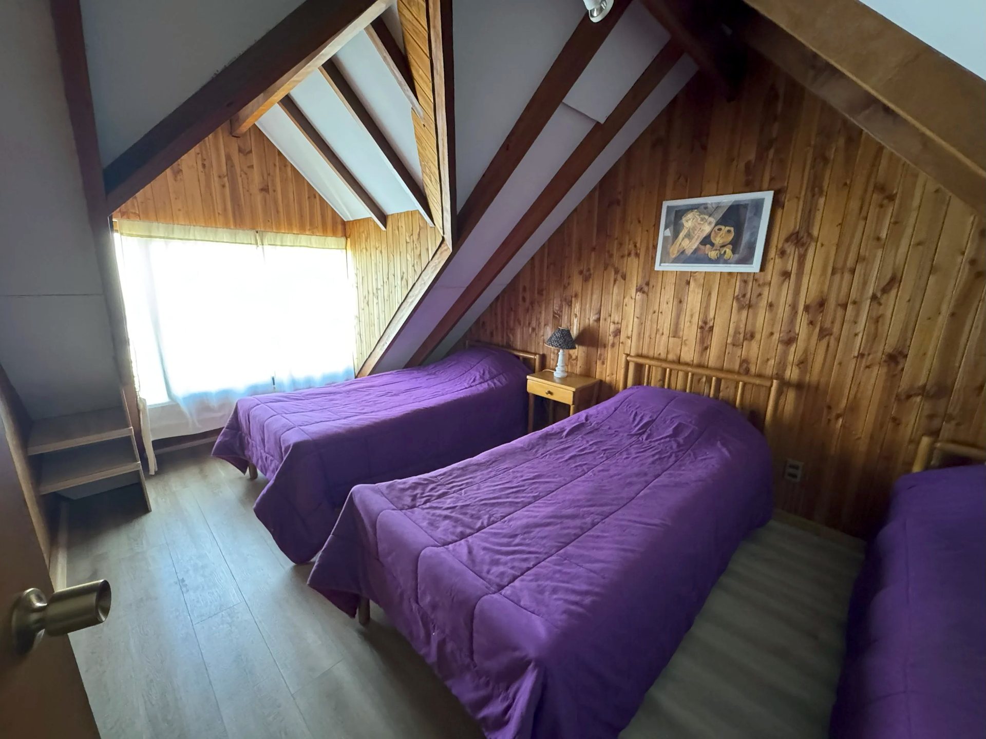 Dormitorio del segundo piso de la cabaña para 6 personas