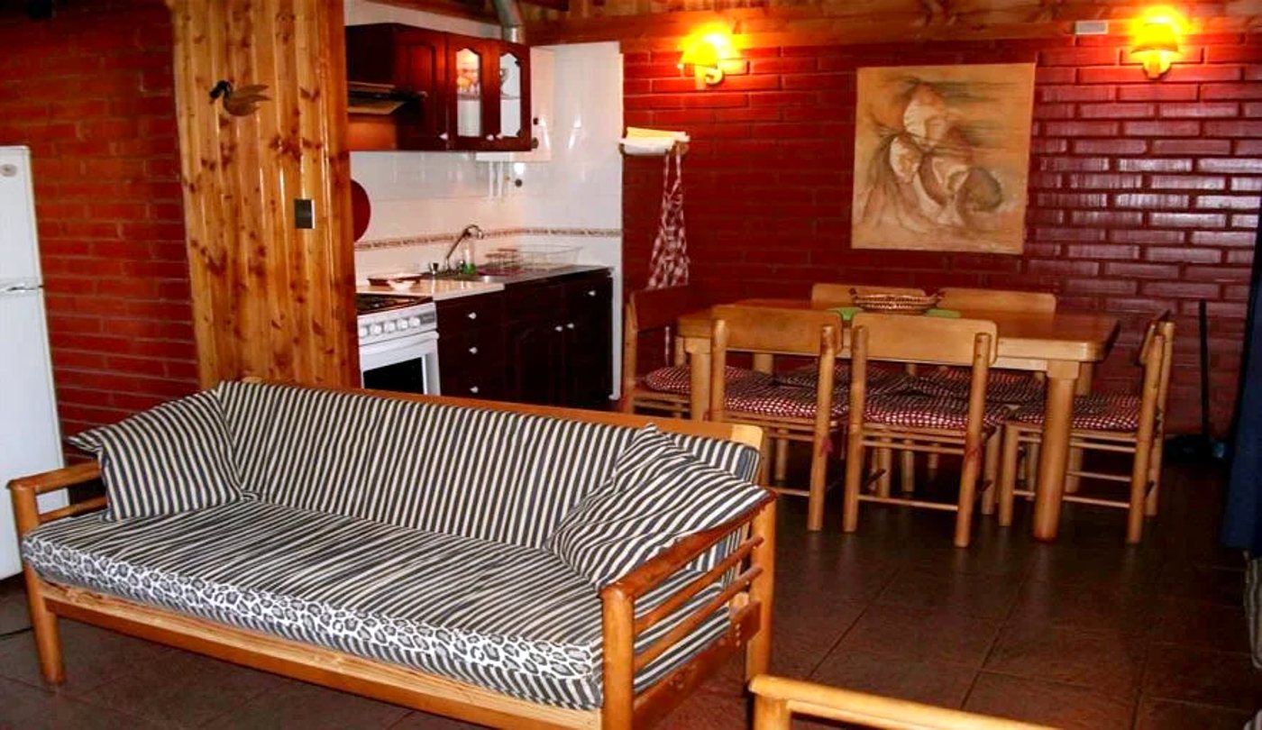 Living y comedor de la cabaña para 5 personas